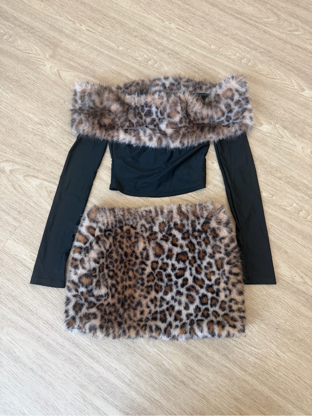 FASHION NOVA Body Language Off-Shoulder Black and Leopard Faux-Fur skirt set XS - Picture 4 of 6